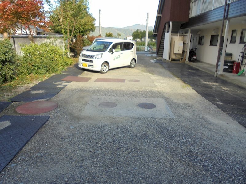 【丸城ハイツの駐車場】