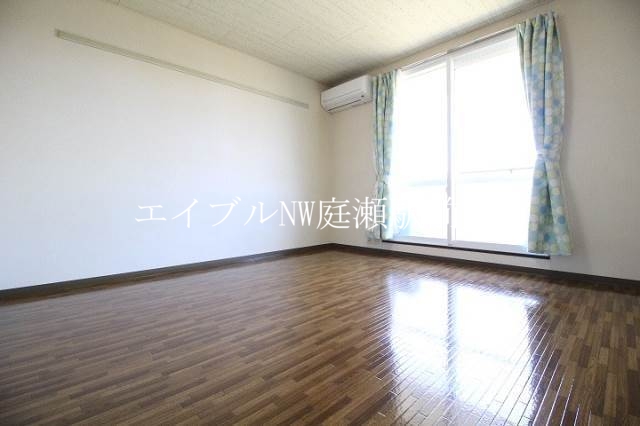 居室・リビング　南向きの明るいリビング