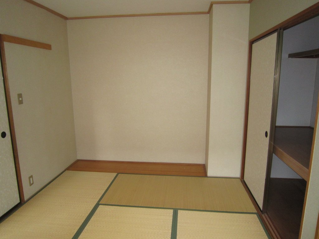 トイレ　フローリングだけでなく、和室もあります