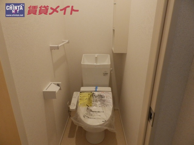 【津市一身田平野のアパートのトイレ】
