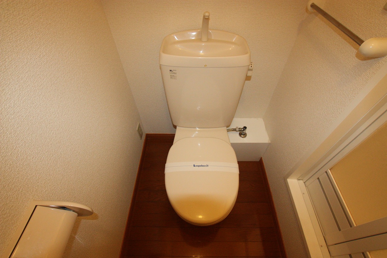 トイレ　温水洗浄便座