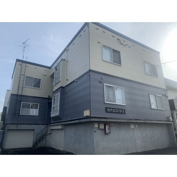 札幌市清田区平岡三条のアパートの建物外観