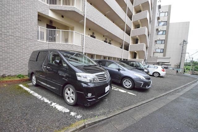 【藤沢市藤沢のマンションの駐車場】