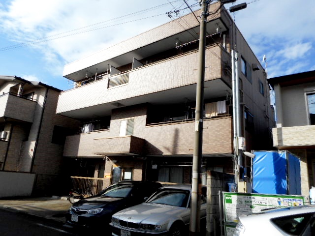 横浜市鶴見区平安町のマンションの建物外観