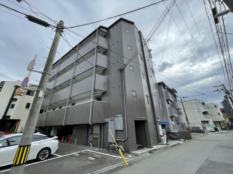 豊中市本町のマンションの建物外観