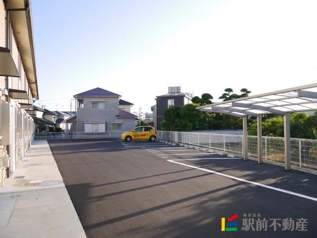 【福岡市東区塩浜のアパートの駐車場】