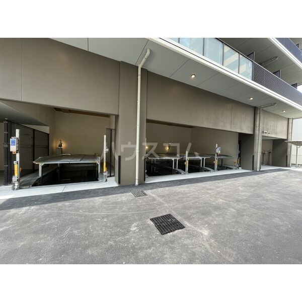 【S-RESIDENCE堀田North IIの駐車場】