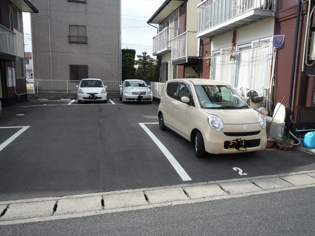 【サンライフ泉田　B棟の駐車場】