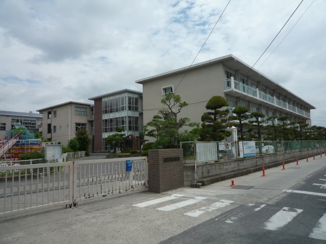 【サンライフ泉田　B棟の小学校】