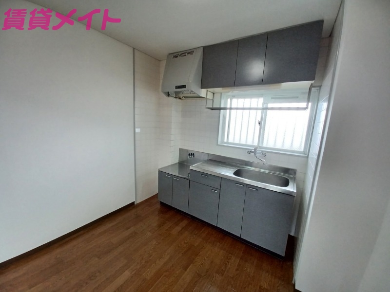 キッチン　同型反転タイプのお写真です