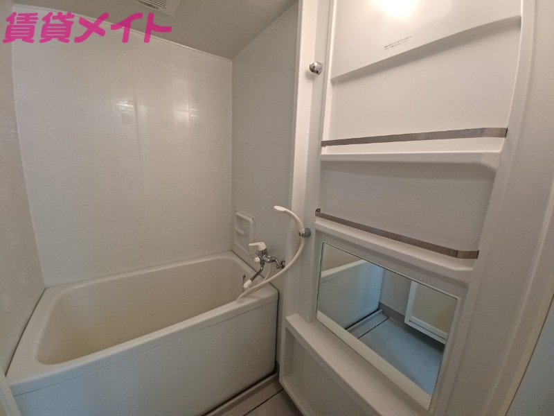 バス・シャワールーム　同型反転タイプのお写真です