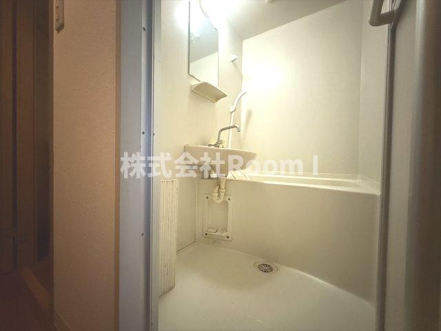 バス・シャワールーム　落ち着いた空間のお風呂です