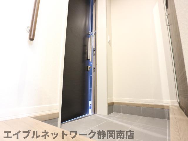 玄関　落ち着いた玄関です