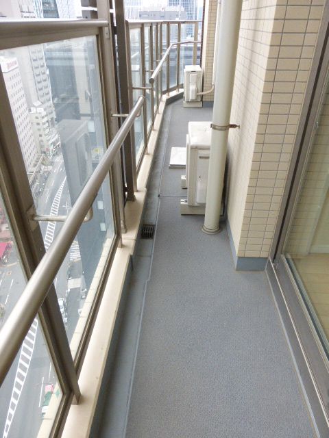 【港区西新橋のマンションのバルコニー】