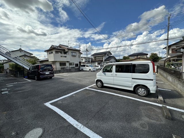 【深谷市中瀬のマンションの駐車場】