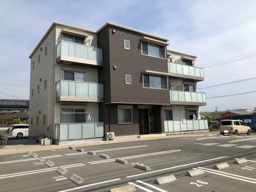 福山市御幸町大字上岩成のマンションの建物外観