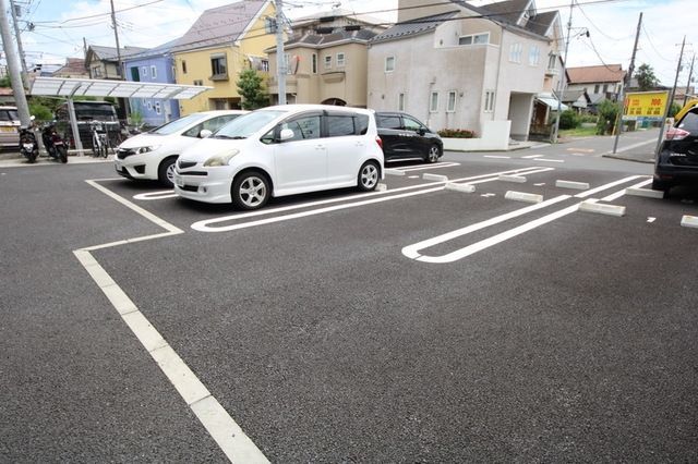 【大和市林間のアパートの駐車場】