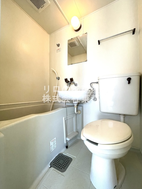 バス・シャワールーム　お掃除がしやすい３点ユニットバスです☆