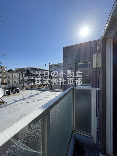 バルコニー　バルコニーがあるので洗濯物を太陽の下で干すことができます♪