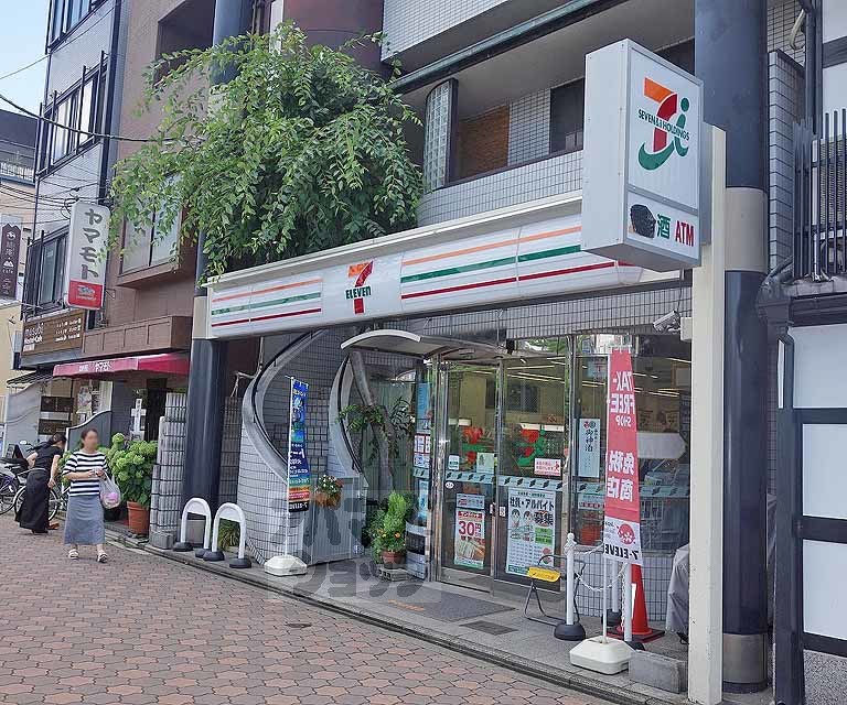 コンビニ　セブンイレブン　川端（コンビニ）まで100m