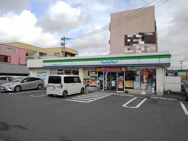 コンビニ　ファミリーマート東合川４丁目店（コンビニ）まで560m