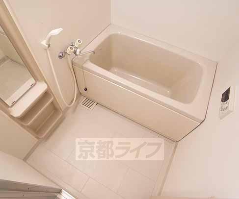 バス・シャワールーム　追焚き機能付きです。