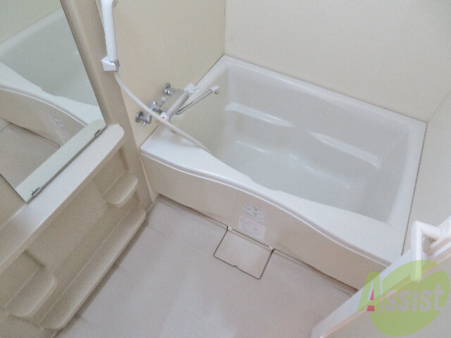 バス・シャワールーム　お風呂は浴槽も綺麗でゆったりつかれそう。