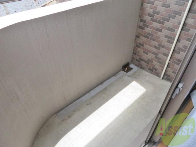 バルコニー　バルコニーは洗濯物も干しやすく南向きで乾きも中々。