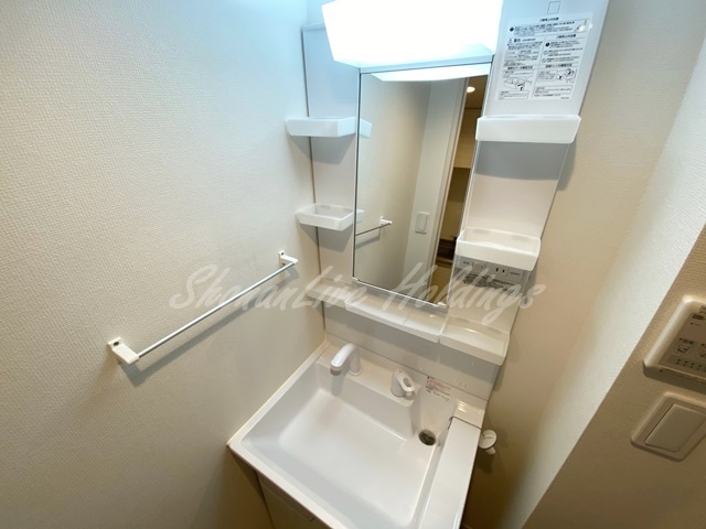 洗面設備　掃除のしやすい洗髪洗面台です♪