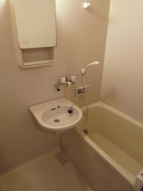 バス・シャワールーム　追焚機能付き♪