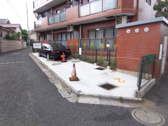 駐車場　★敷地内駐車場★（空き状況・使用料等詳細はご確認下さい）