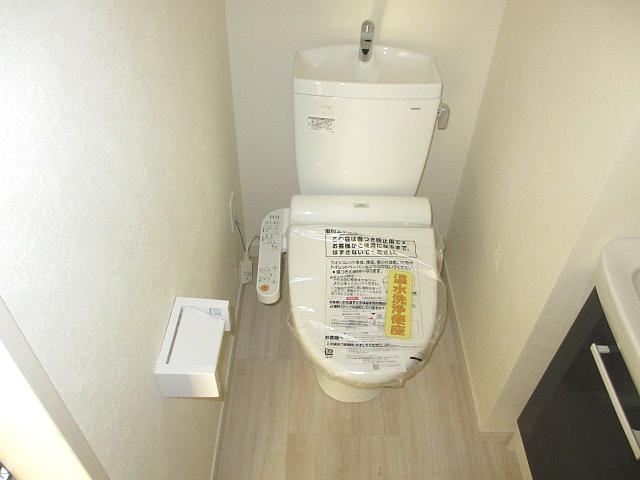 トイレ　ウォシュレット付のトイレです。
