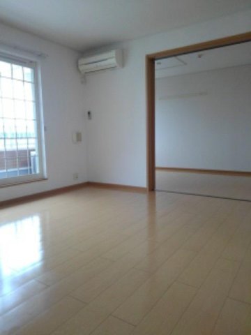 居室・リビング　ゆったり過ごせる居間です