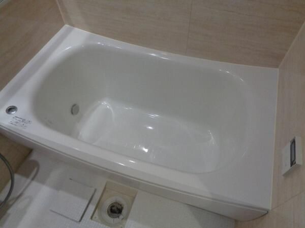 バス・シャワールーム　コンパクトで使いやすいお風呂です