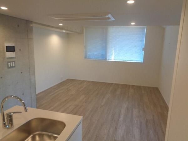 居室・リビング　こちらのリビングで趣味の時間をお楽しみください