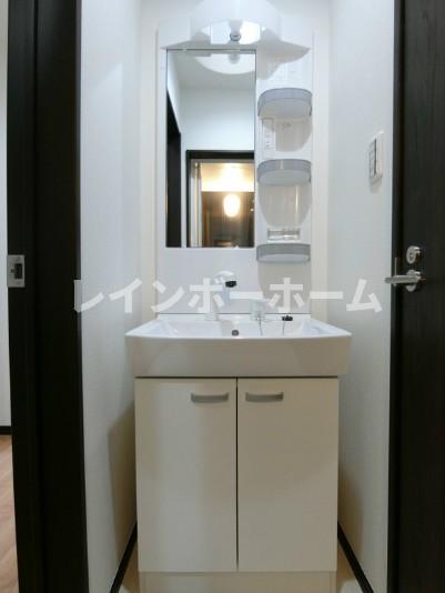 洗面設備　スペースが確保できる洗面所です