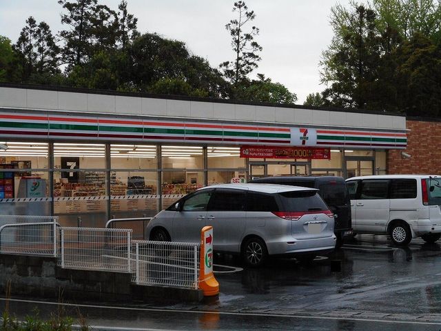 コンビニ　セブンイレブン小楠公園前店（コンビニ）まで500m