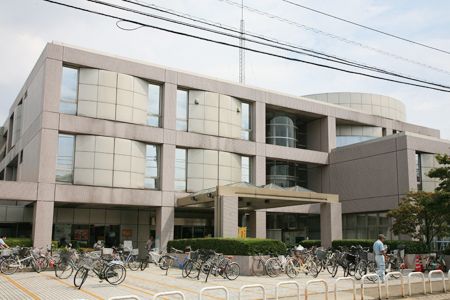図書館　世田谷図書館（図書館）まで510m
