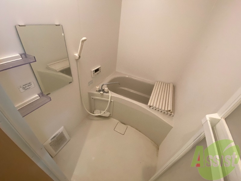 バス・シャワールーム　追い焚き機能が付いているのでいつでも温かいお風呂に入れますよ