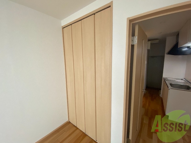 収納　収納はこちらのクローゼットをお使いください。