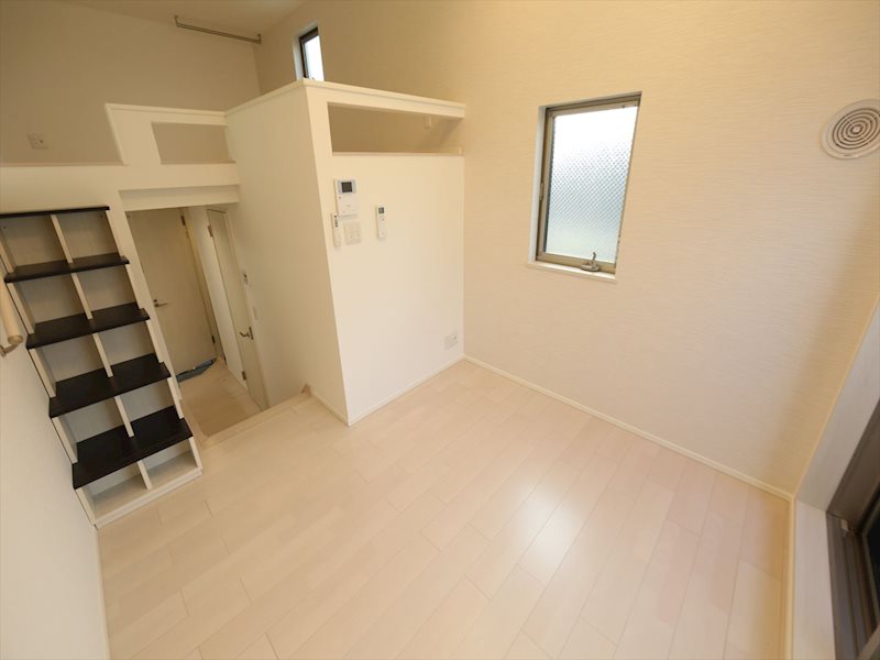 居室・リビング　洋室5.2帖　ロフト5帖（収納にも寝室にも使えます）