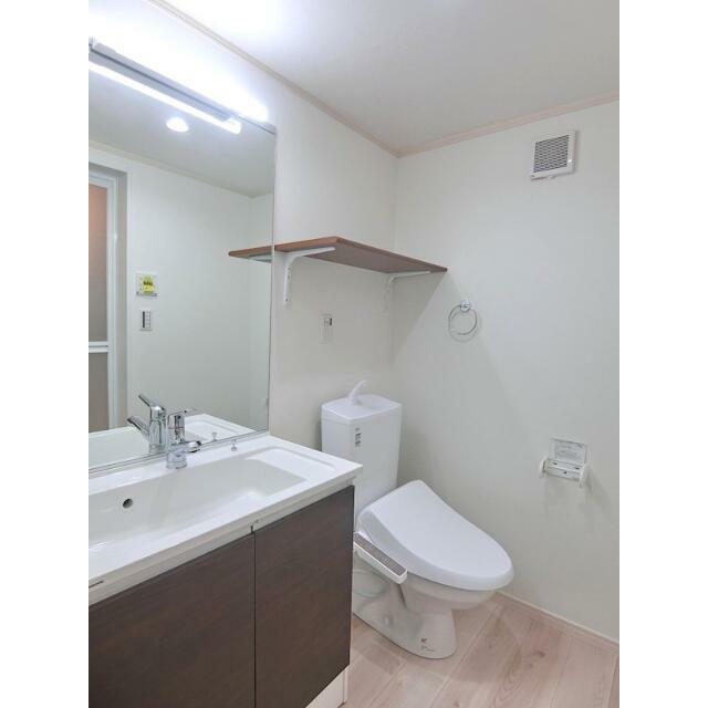 洗面設備　独立洗面台を完備し、朝の身支度が快適です♪