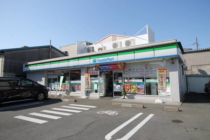 コンビニ　ファミリーマート中川押元町店（コンビニ）まで485m