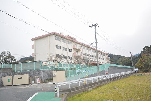 小学校　北九州市立　東朽網小学校（小学校）まで550m
