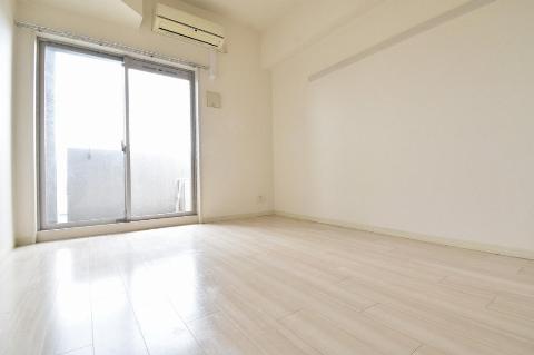 居室・リビング　室内