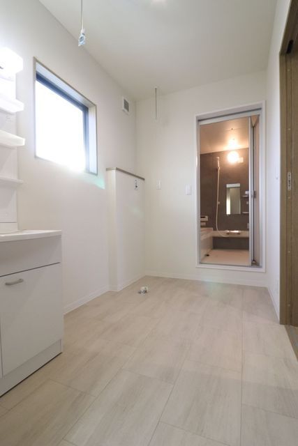 その他設備　洗濯機置き場／室内物干し