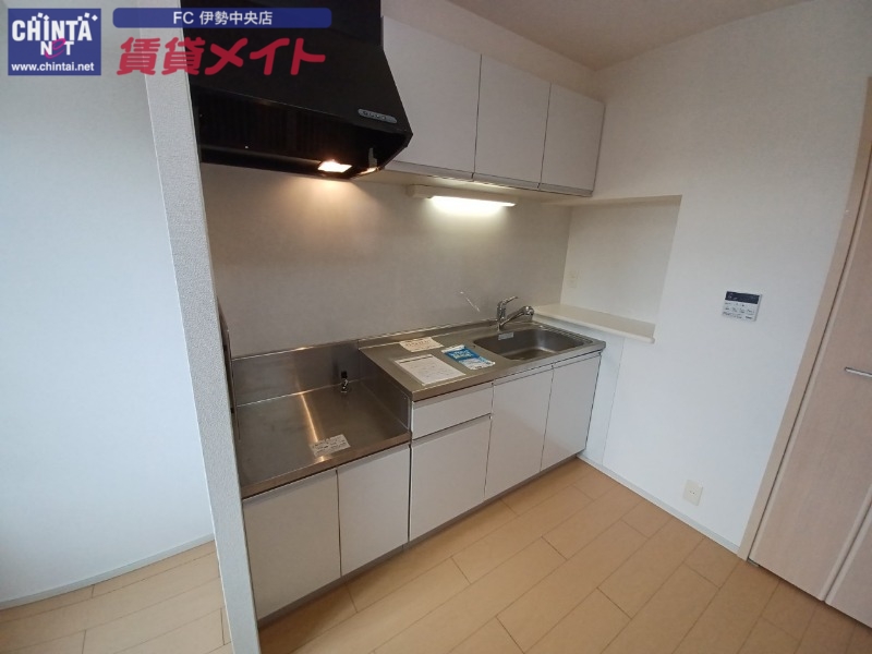 キッチン　同物件別室反転写真