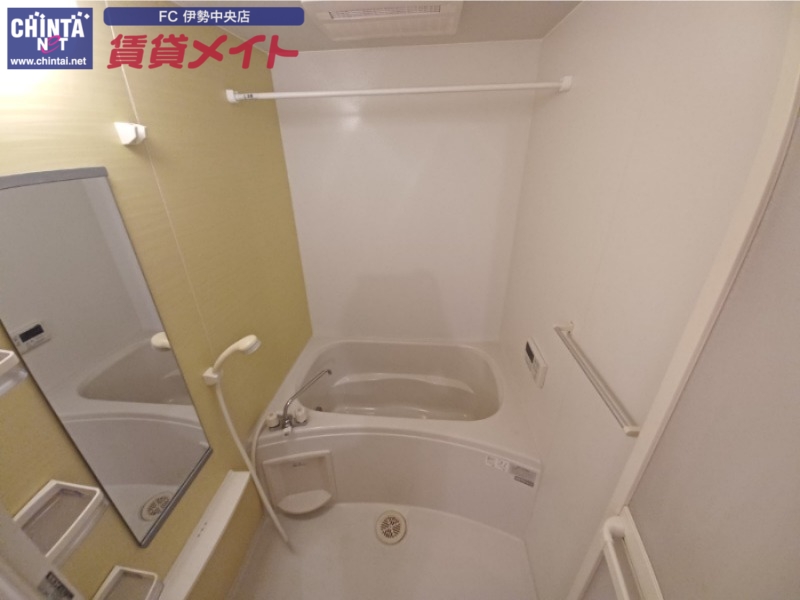 バス・シャワールーム　同物件別室反転写真