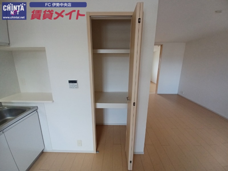 収納　同物件別室反転写真