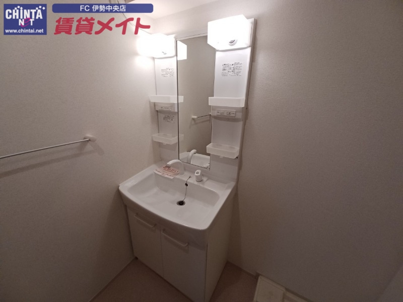 洗面設備　同物件別室反転写真